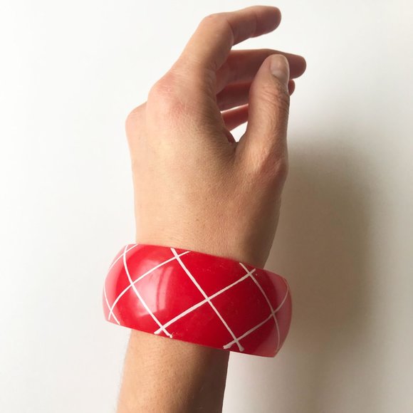 Jewelry - Vtg Red & White Bangle Bracelet